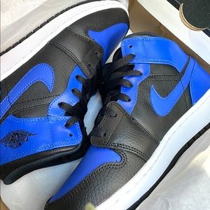 Jordan 1 Mid Hyper Royal (GS) Size 5.5Y/ US W 7